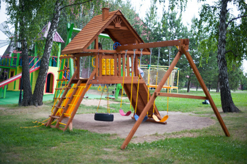 Детская площадка "Зарница с деревянной крышей" (окрашенная)